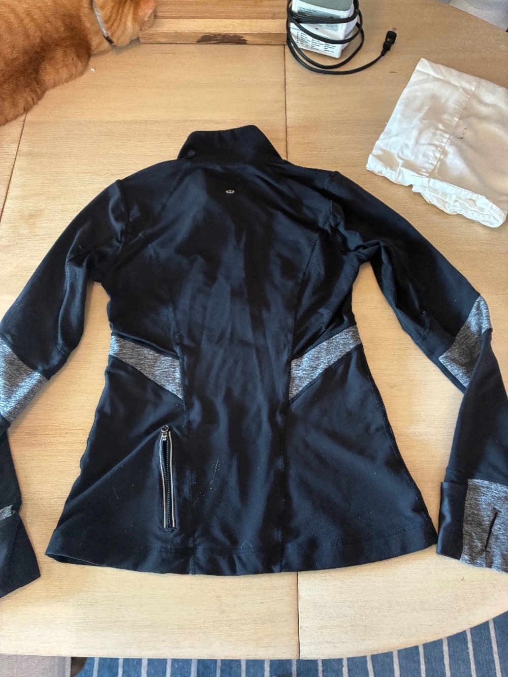 Lululemon distance pullover size 6